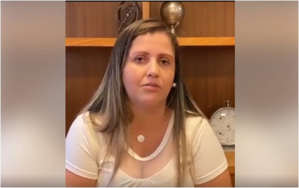 "Eu nasci do fruto de um abuso", diz mulher em vídeo emocionante contra o aborto