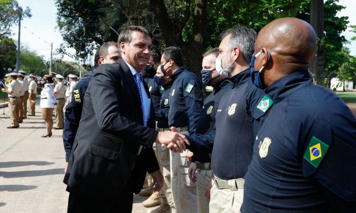 Bolsonaro anuncia abertura de 2 mil vagas para concurso da PF em 2021