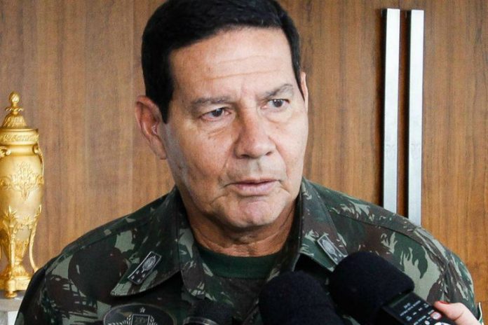 Mourão dá invertida ao ser questionado sobre mortes no Jacarezinho: 