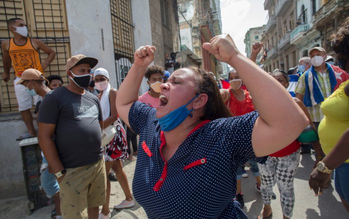 “As pessoas estão literalmente morrendo de fome”, diz cubana sobre protestos no país