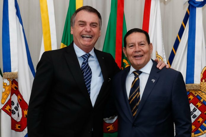 Mourão diz ter fé no país e elogia Bolsonaro após nota: 