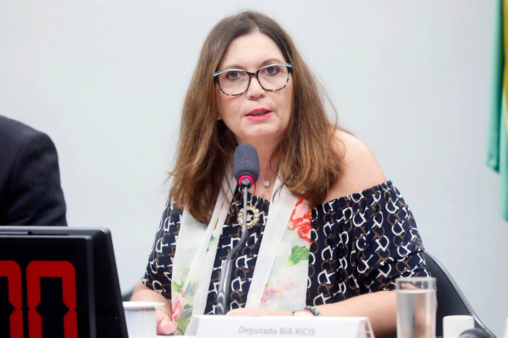 Bia Kicis: "Fake news virou uma palavra mágica que permite rasgar a Constituição"